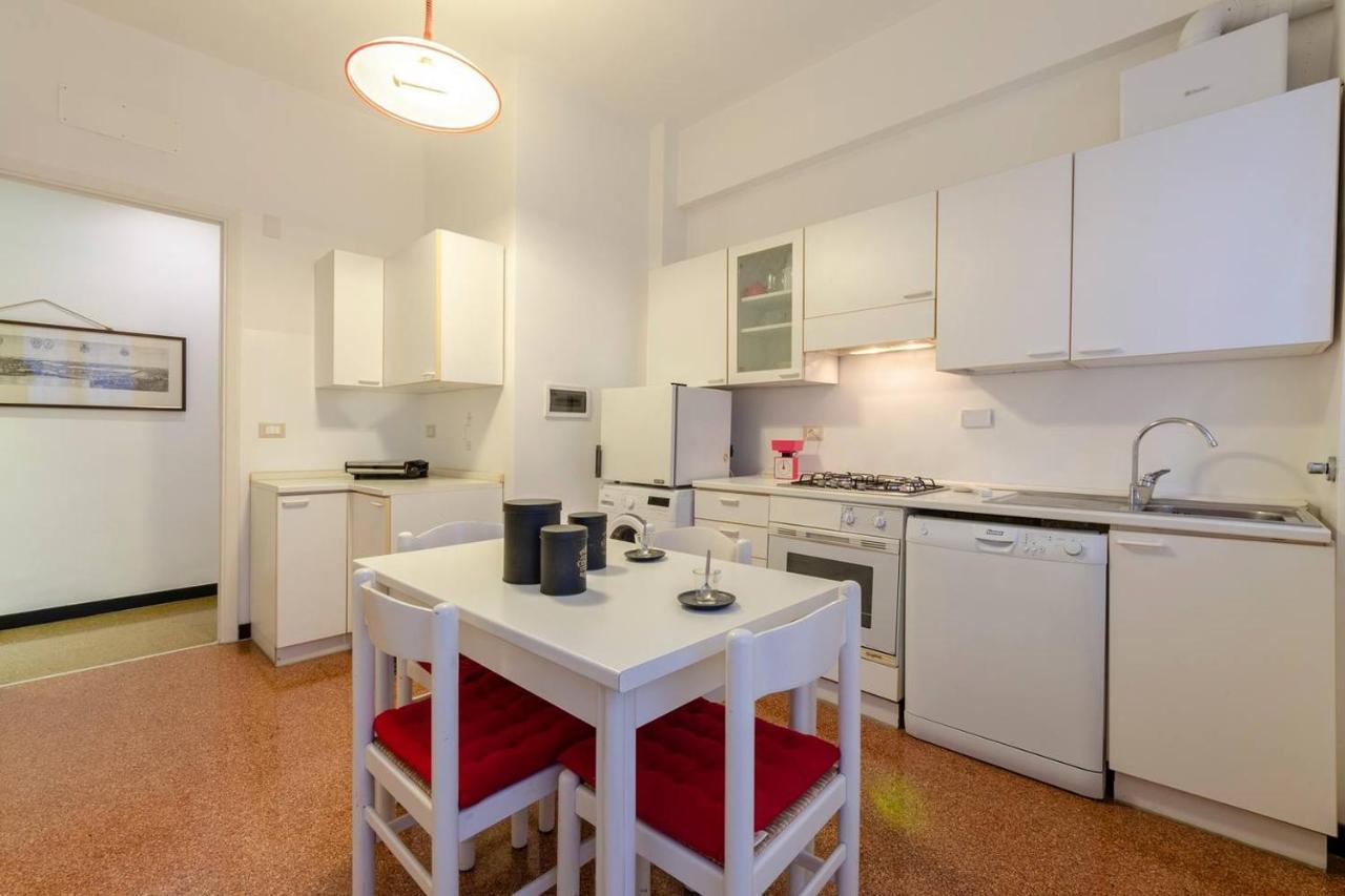 Altido Family Apt For 6 Located Minutes From The Sea Apartment Genoa Luaran gambar